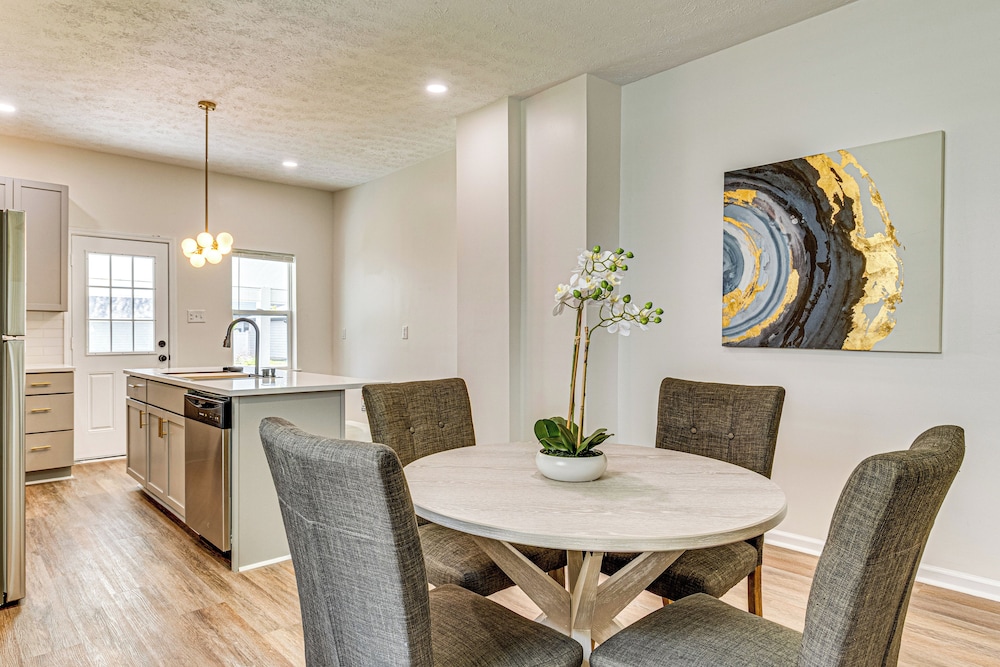 2 Mi to Mass Ave: Indianapolis Townhome Near Parks