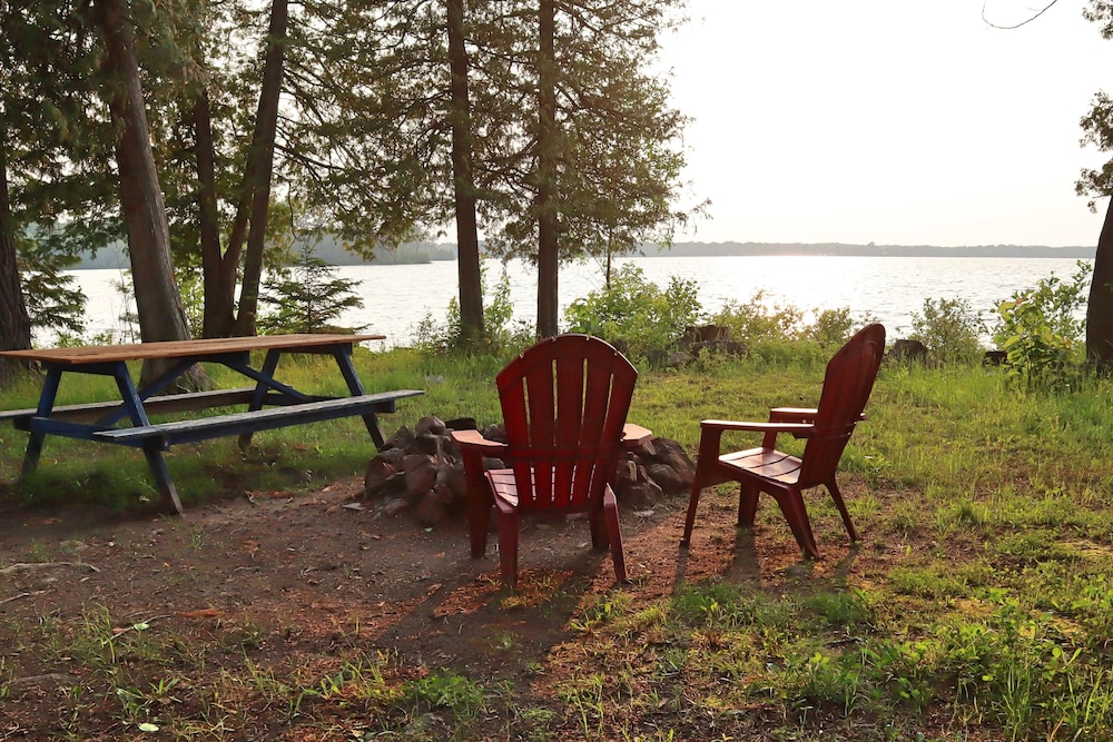 Lakepoint Cottage Resort