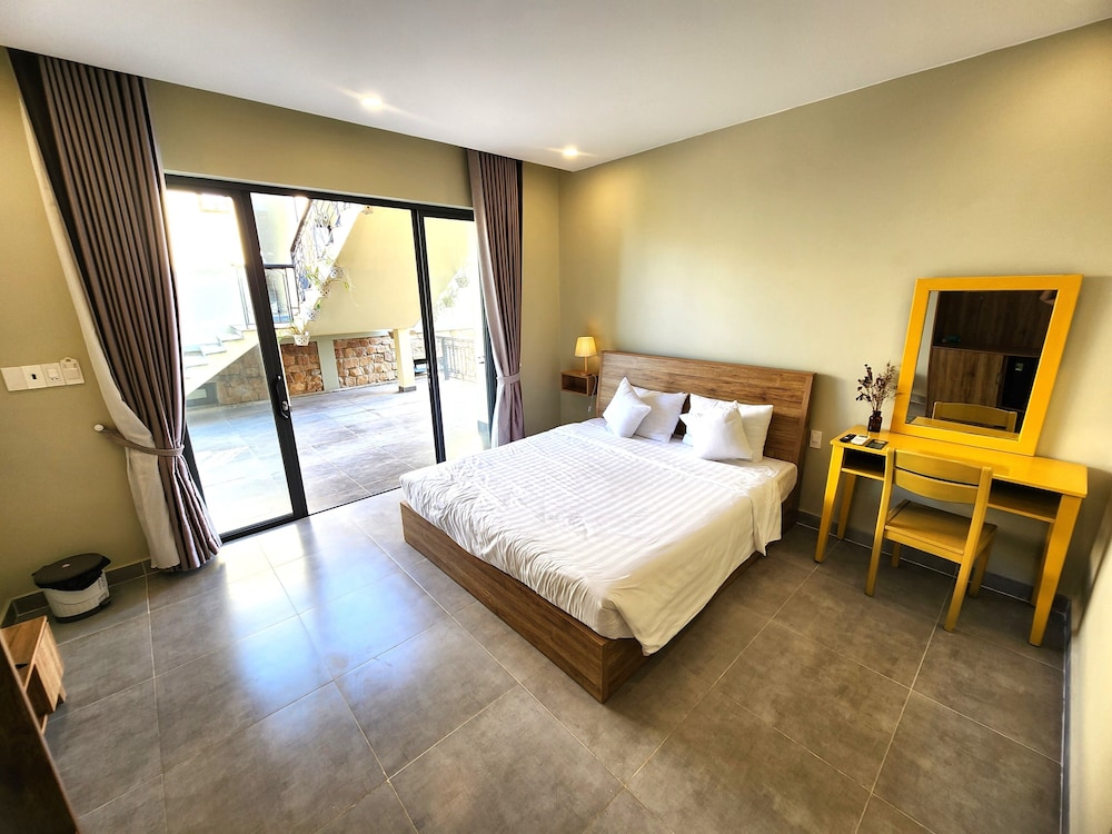 Sunny Shore Resort