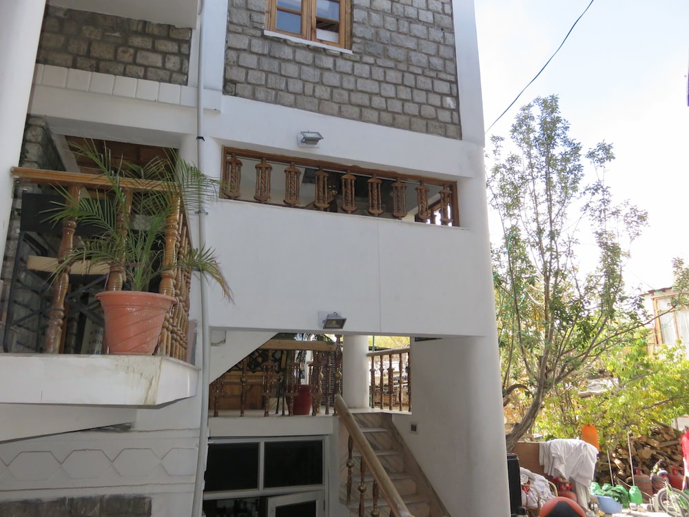 TIH Nezer View Guest House