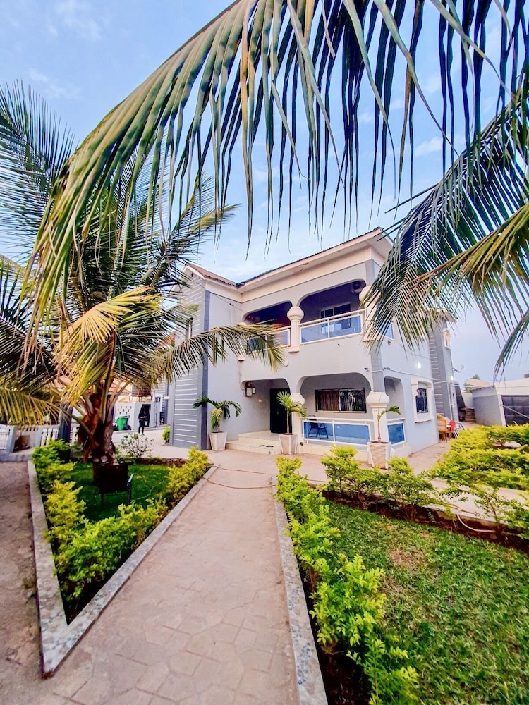 Star Light Apt #3 - The Retreat Apartments