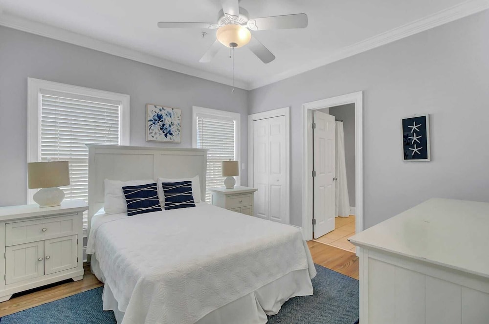 6 10th Avenue by Avantstay Steps to the Beach Pool 2691 Sqft