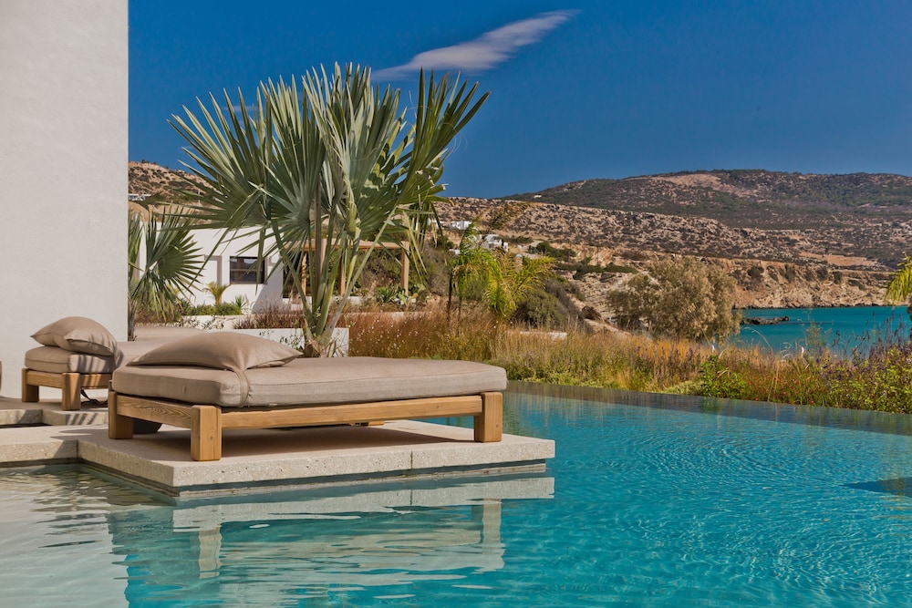 ALMI LUXURY ROOMS view 4