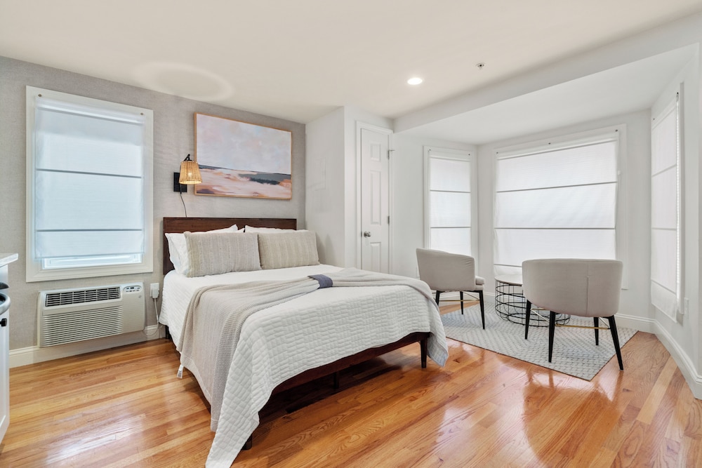 Hygge House Suites