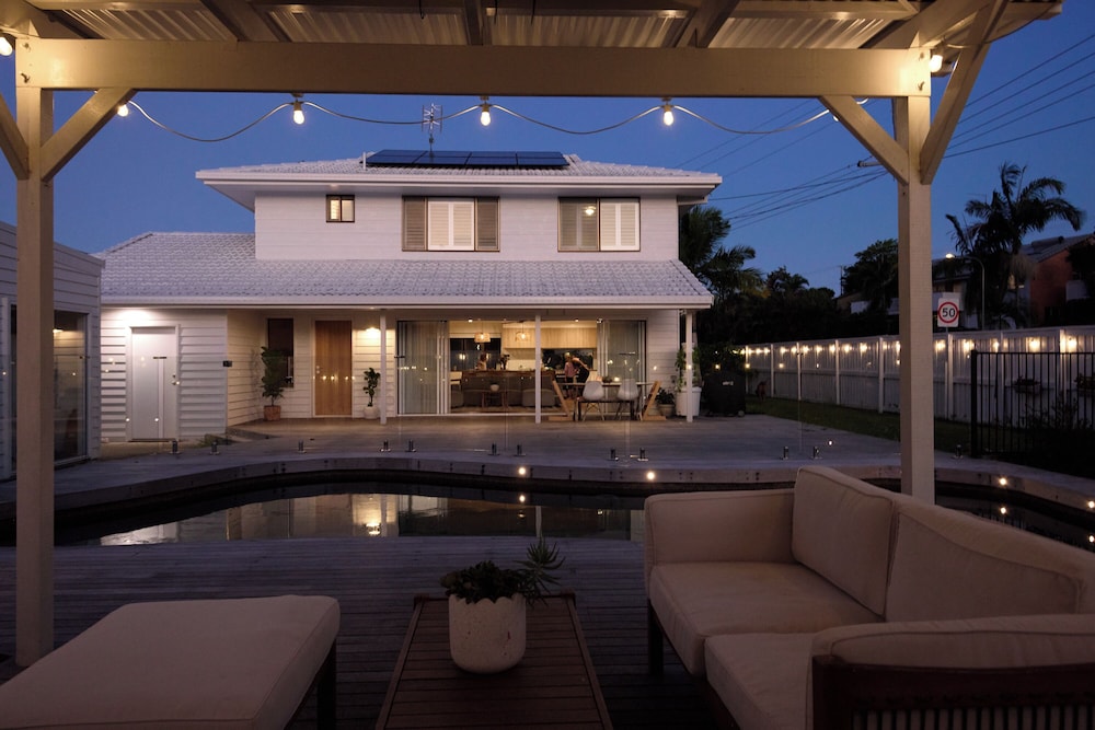 Tugun Retreat - 5BRM Home with Pool