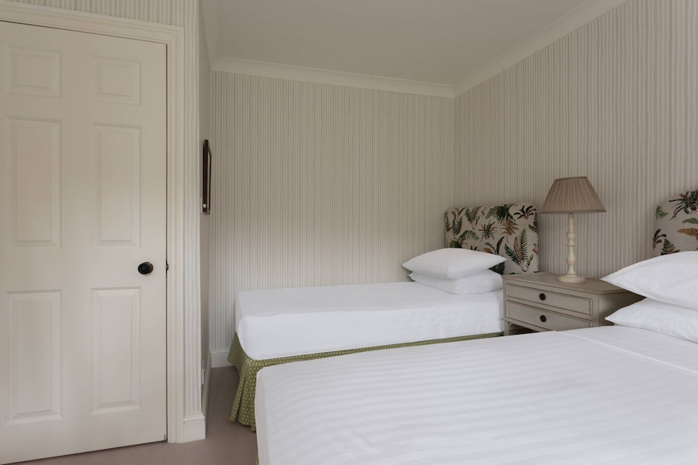 Upper Addison Gardens II by Onefinestay view 4