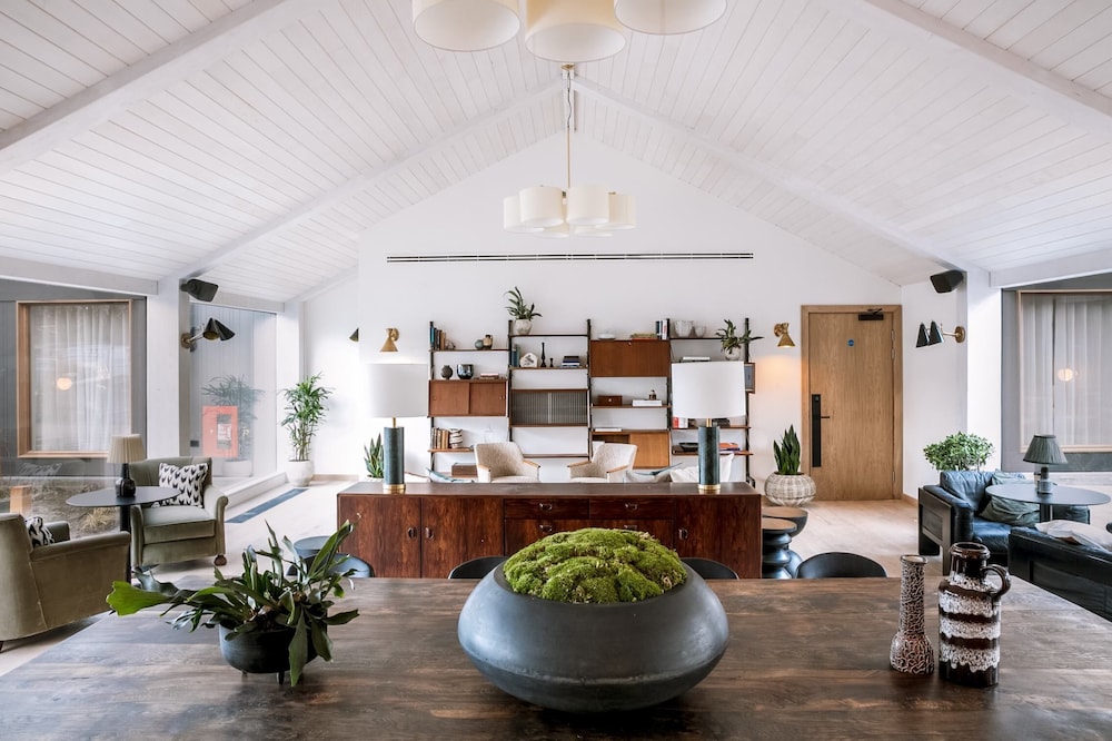 Hotel Mollie's Motel and Diner - Image 1