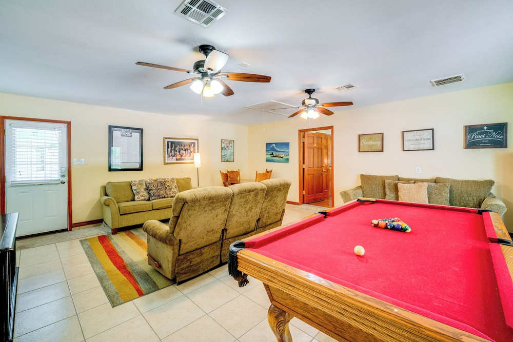 Sunrise Cove RC Llc: Lakefront Home w/ 2 Casitas!