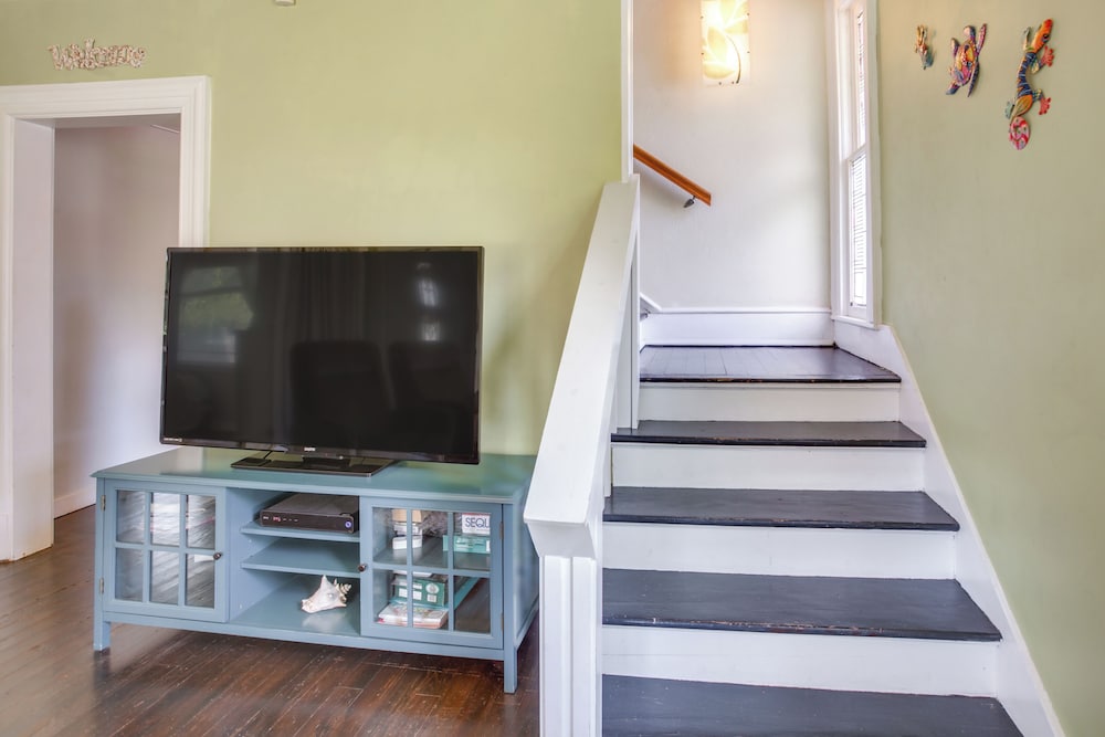 < 1 Mi to Downtown Fort Myers: Tranquil Retreat