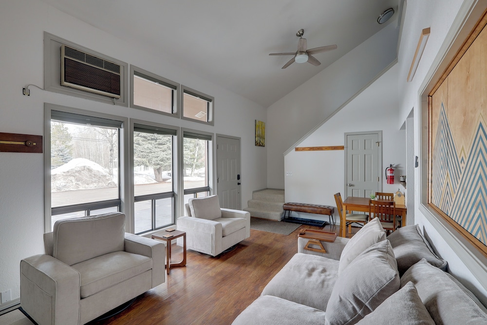 Walk to Payette Lake: Mccall Condo w/ Fireplace