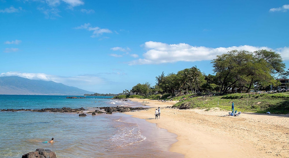Kamaole Sands 7-109 - Romantic Getaway, Beautiful Renovation, Large Lanai, & AC!