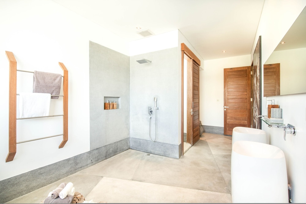 Niko 2 R New Villa Close to Finns Beach Club