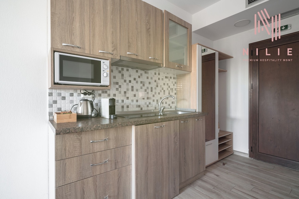 Azur Residences, Nilie Hospitality MGMT