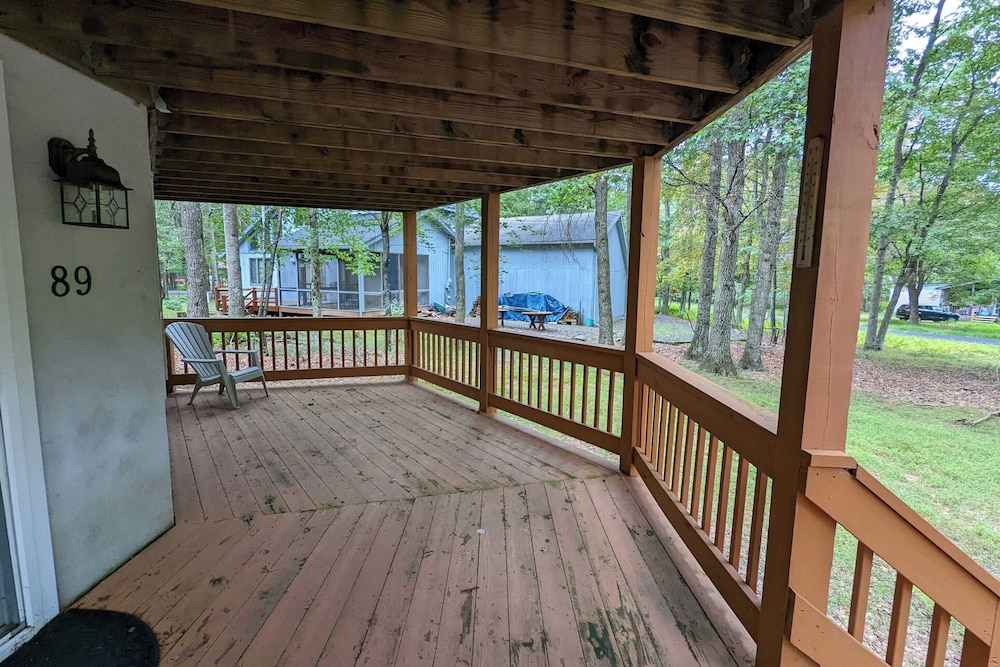 The Bear Foot Lodge by Avantstay Game Room, Deck, Beach/lake Access