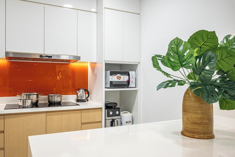 Luxury Sunwah Apartment near Landmark 81 - City View
