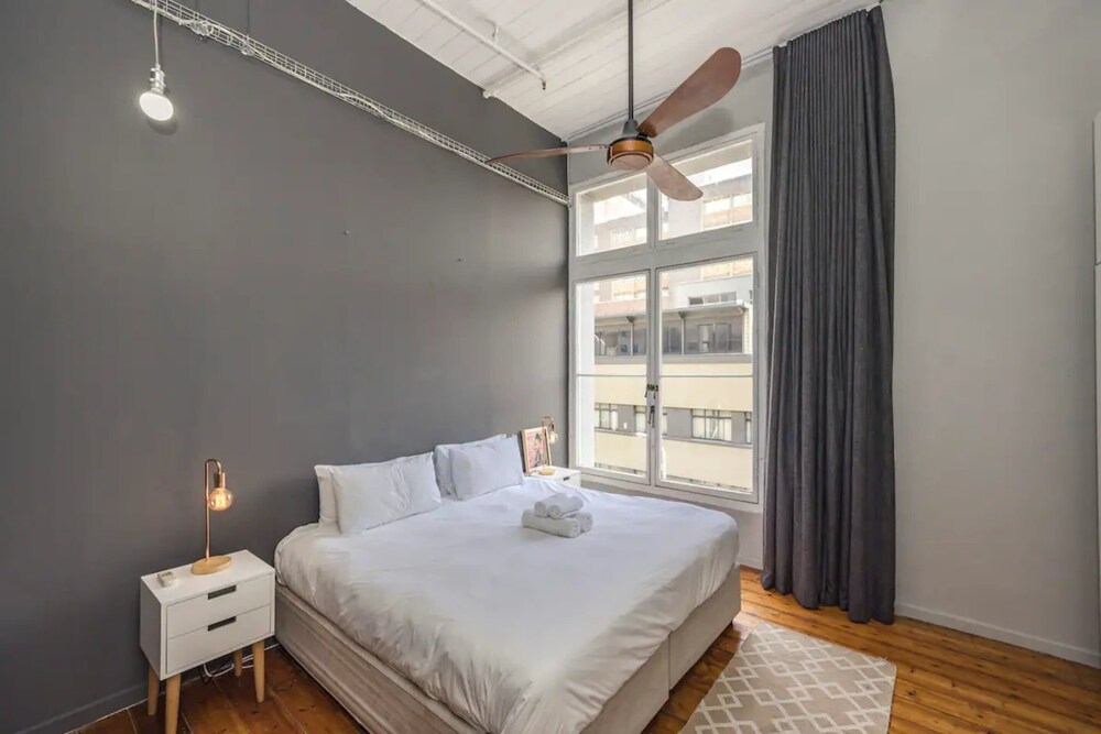 Modern Minimalism 2 Bedroom Apartment Near the Castle of Good Hope view 4