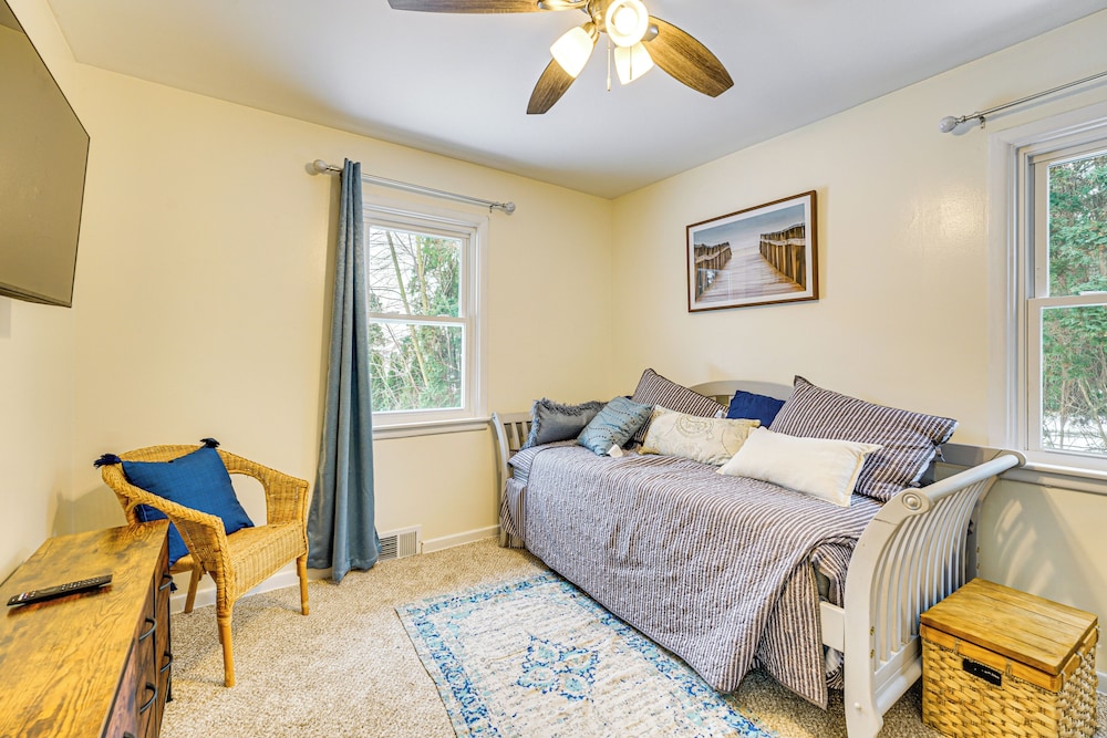 Near Detroit Metro Area: New Baltimore Home!