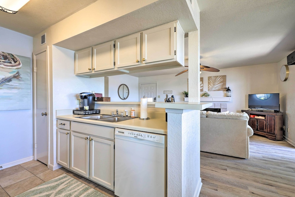 Waterfront Condo With Balcony Dock Access - Property Image 24