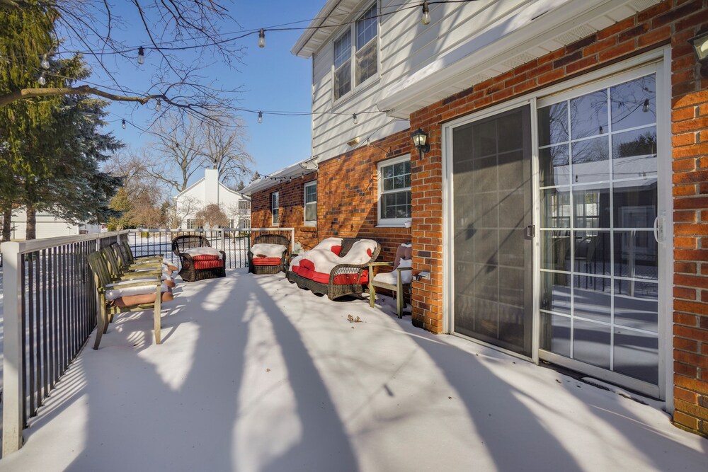 1/2 Mi to Lake Geneva: Home w/ Game Room