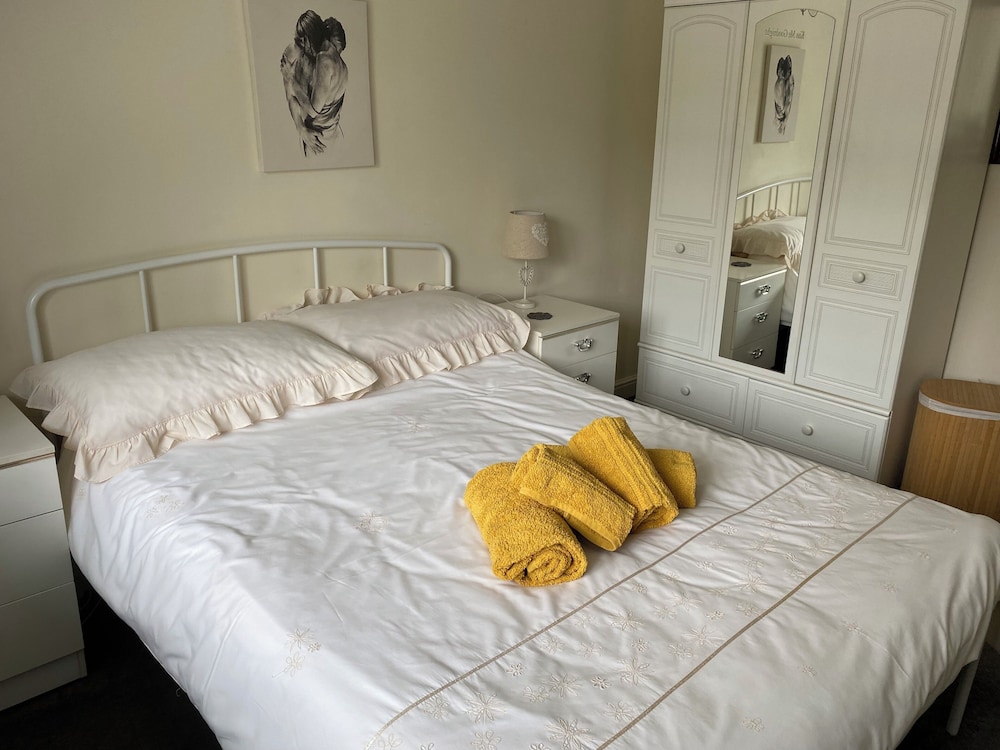 Cozy Dog Friendly Cottage Near Bridlington view 5