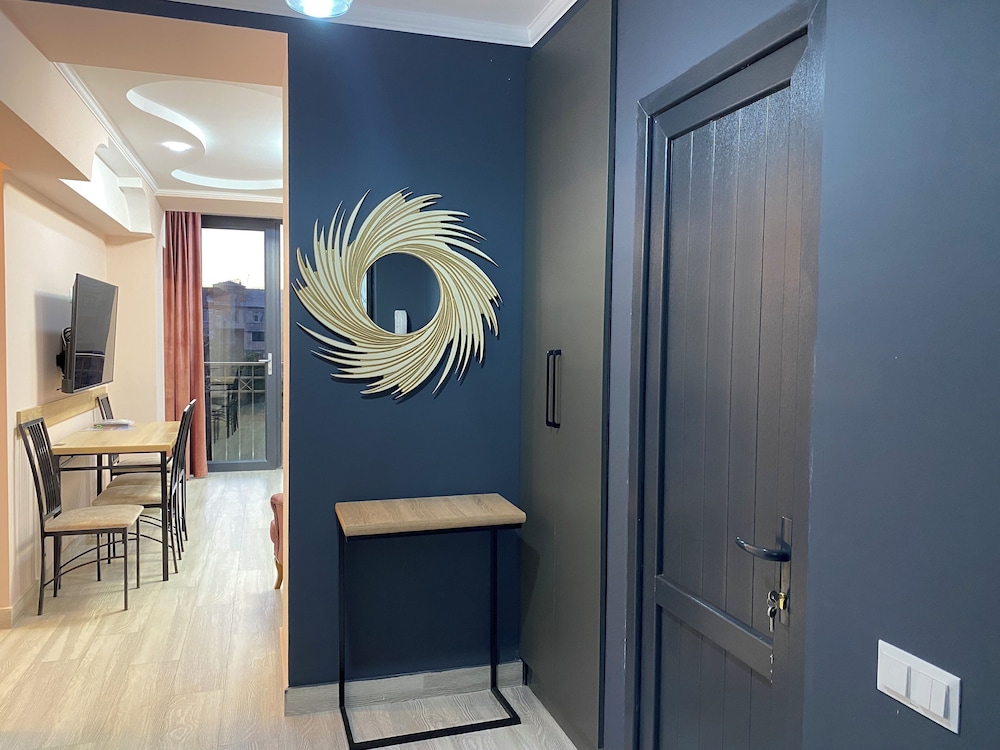 Apartment by Luxe Group SN100