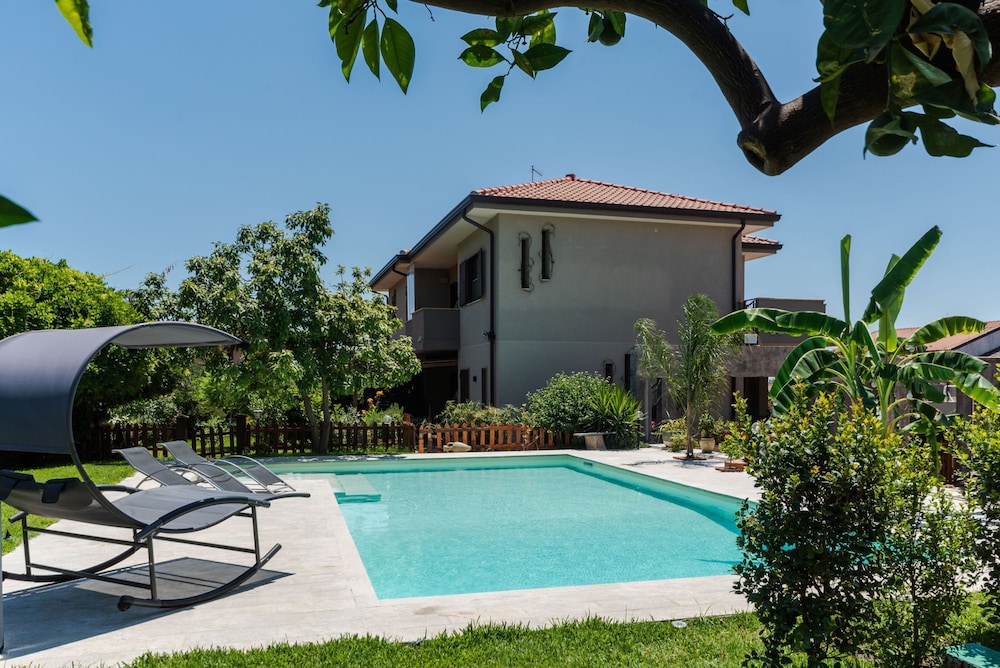 Etnea Home With Pool