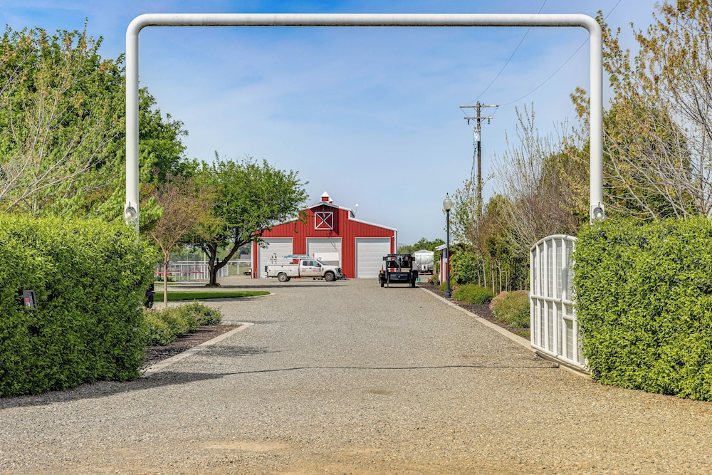 Serene Hughson Vacation Rental w/ Shared Pool