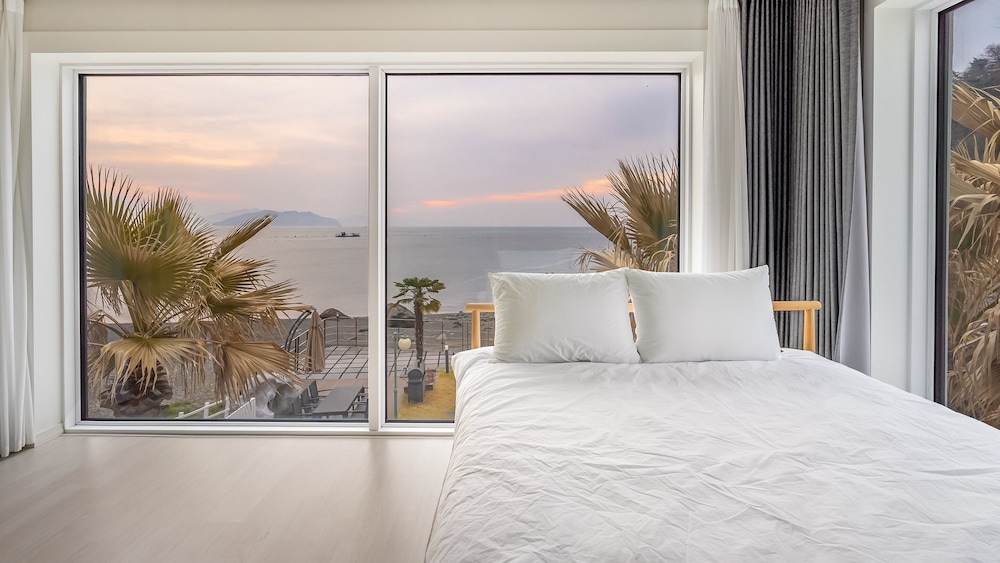 Namhae Orosy Bada Pool Villa & Pension