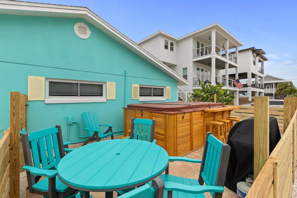 Aqua Beach Bungalow
