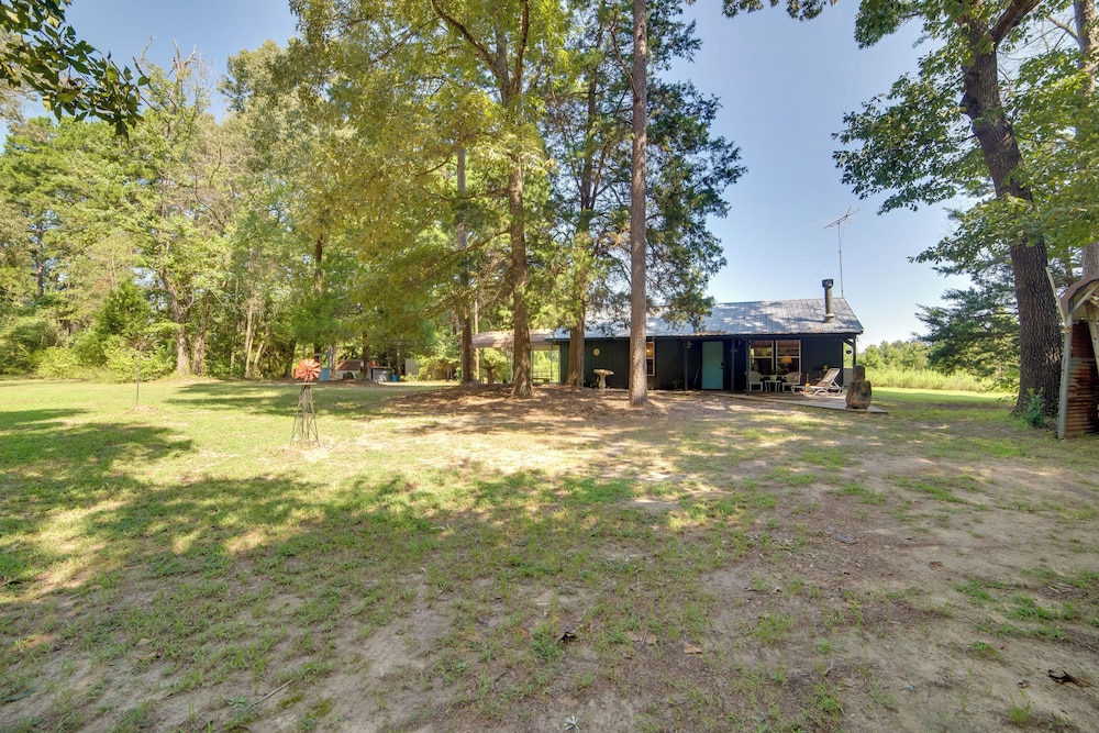 Secluded Getaway on ~10 Acres in The Piney Woods!