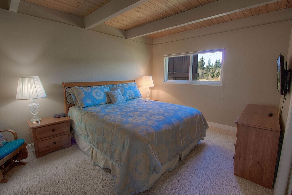 Park View Paradise 3 Bedroom Condo by RedAwning - Property Image 24