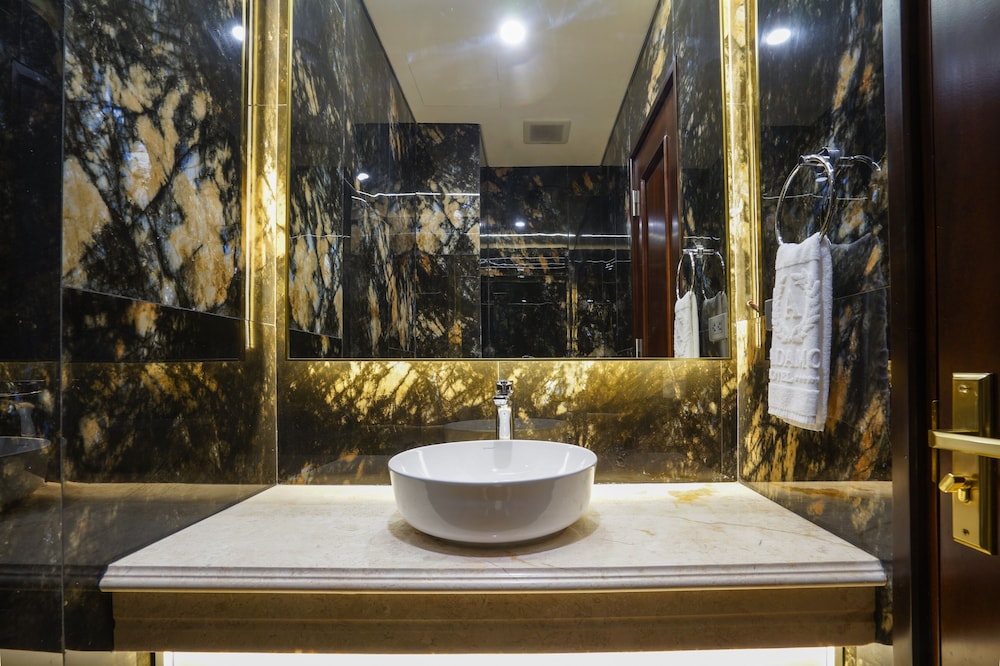 Adamo Hotel Hung Yen