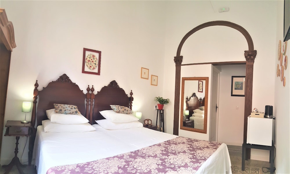 Los Canaritos Guest-House
