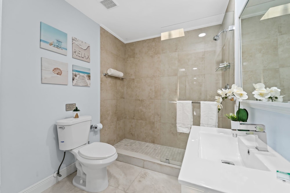 4BR Intracoastal Retreat With Pool, Games & More!