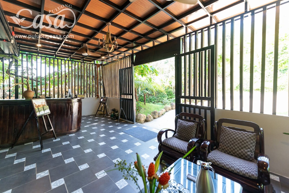 Lobby & Reception