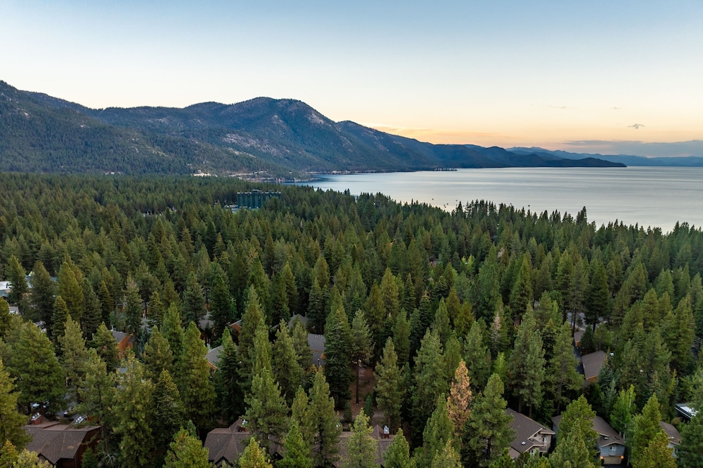 Incline Paradise by Avantstay Walk to Town Lake 5mins to Ski Resort