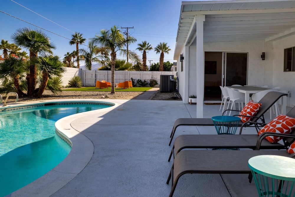 Retro Desert Retreat - Ideal Palm Springs