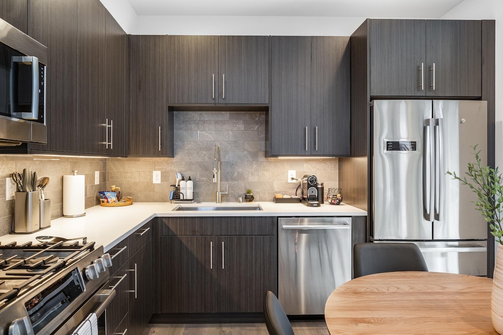 Alki Beach Escape Romantic Waterfront Getaway for 2 Extended Stay