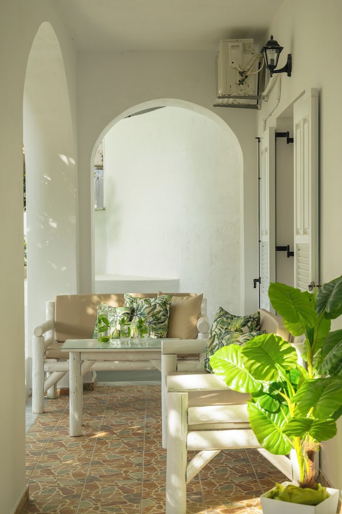 Loukas & Emma Eco Houses