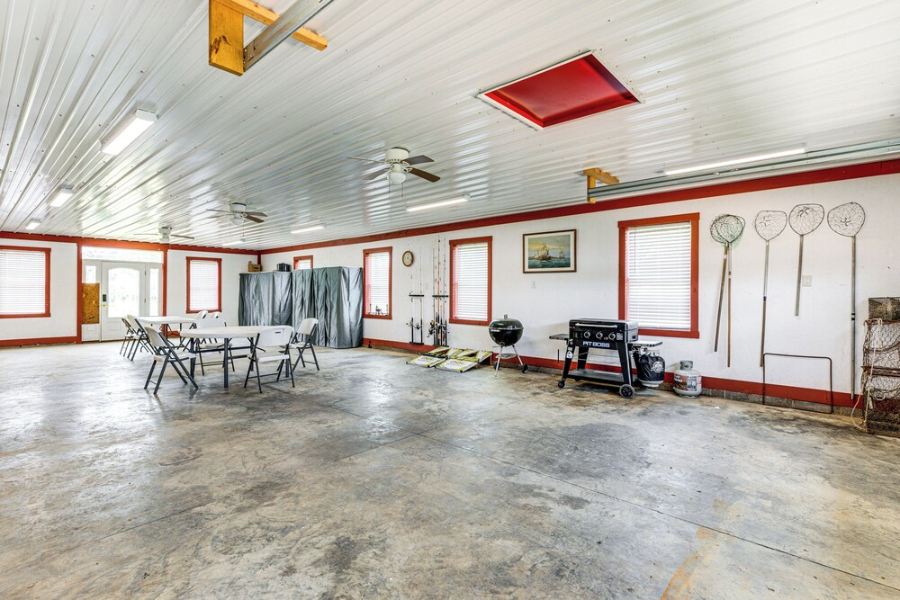 Dock Access: Waterfront Cottage in Avenue!