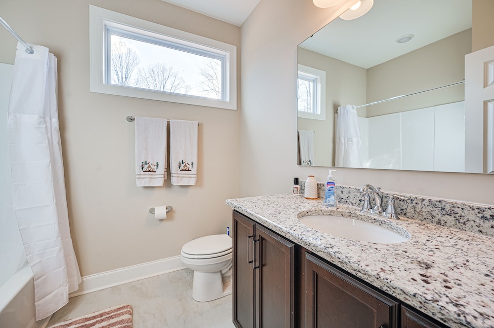 Home Gym & Fireplace: Roaring River Retreat view 4