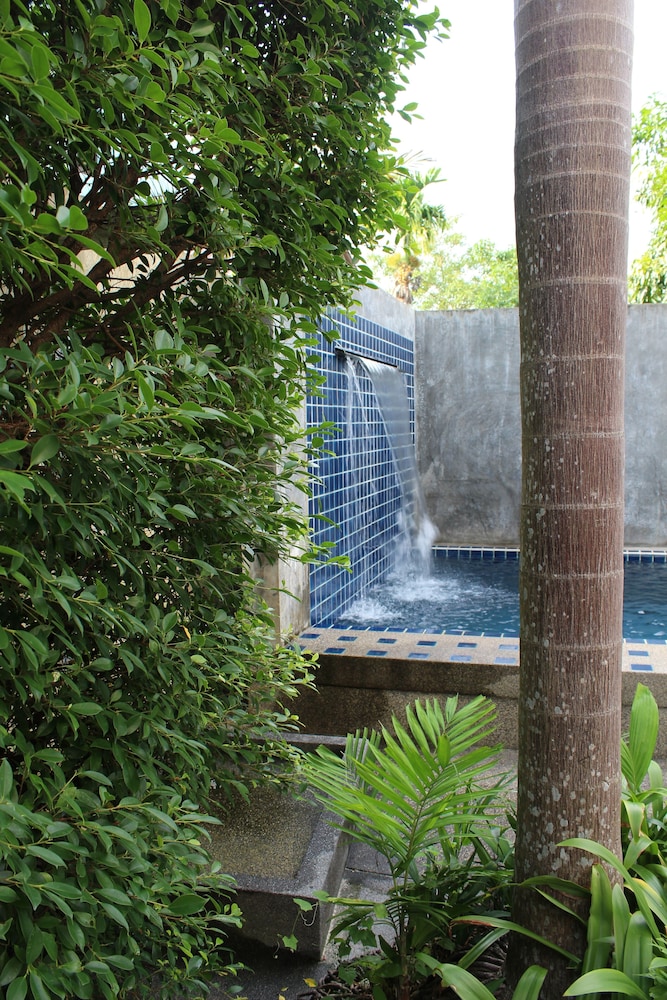 B Happy Resort
