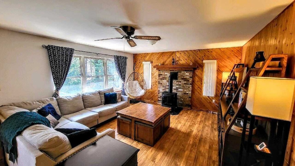 The Wooden Nest by Avantstay Deck, Big Yard w/ Hammocks & Fire Pit