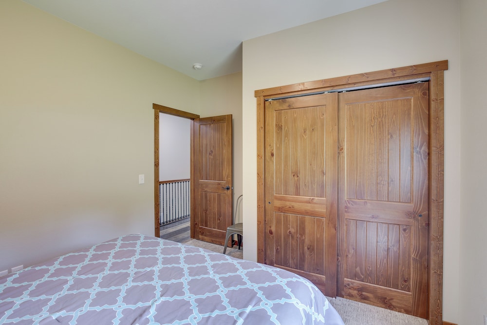 Family-friendly Lead Cabin Near Atv/snowmobiling view 3