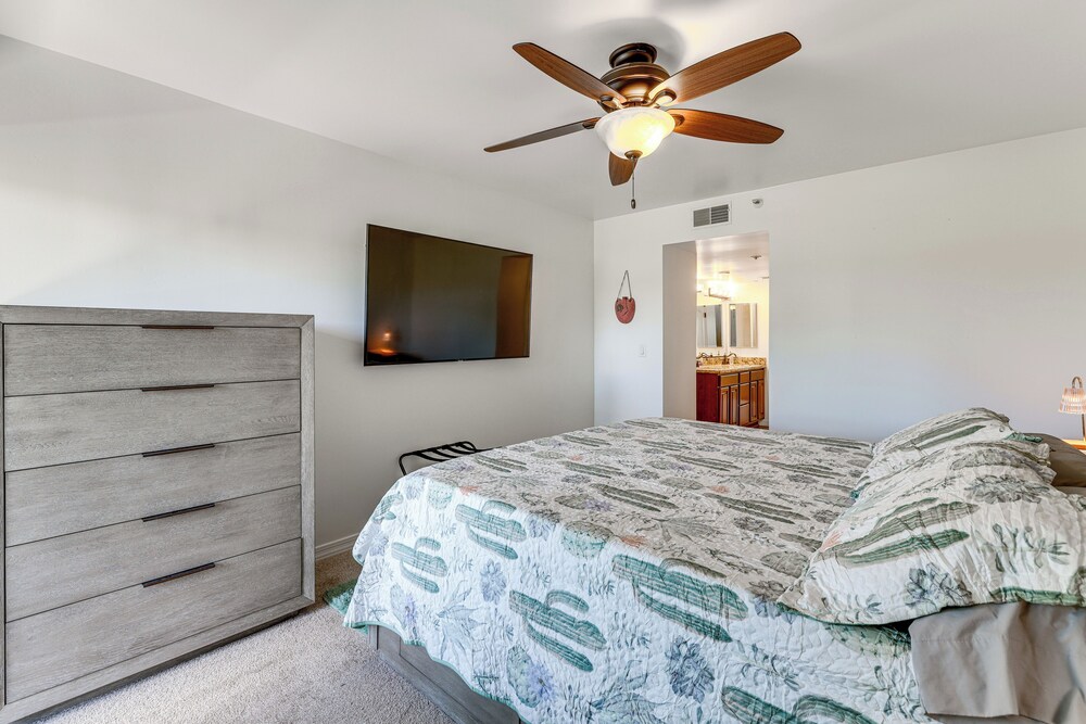 Golf Views & Pool Access: Central Scottsdale Condo
