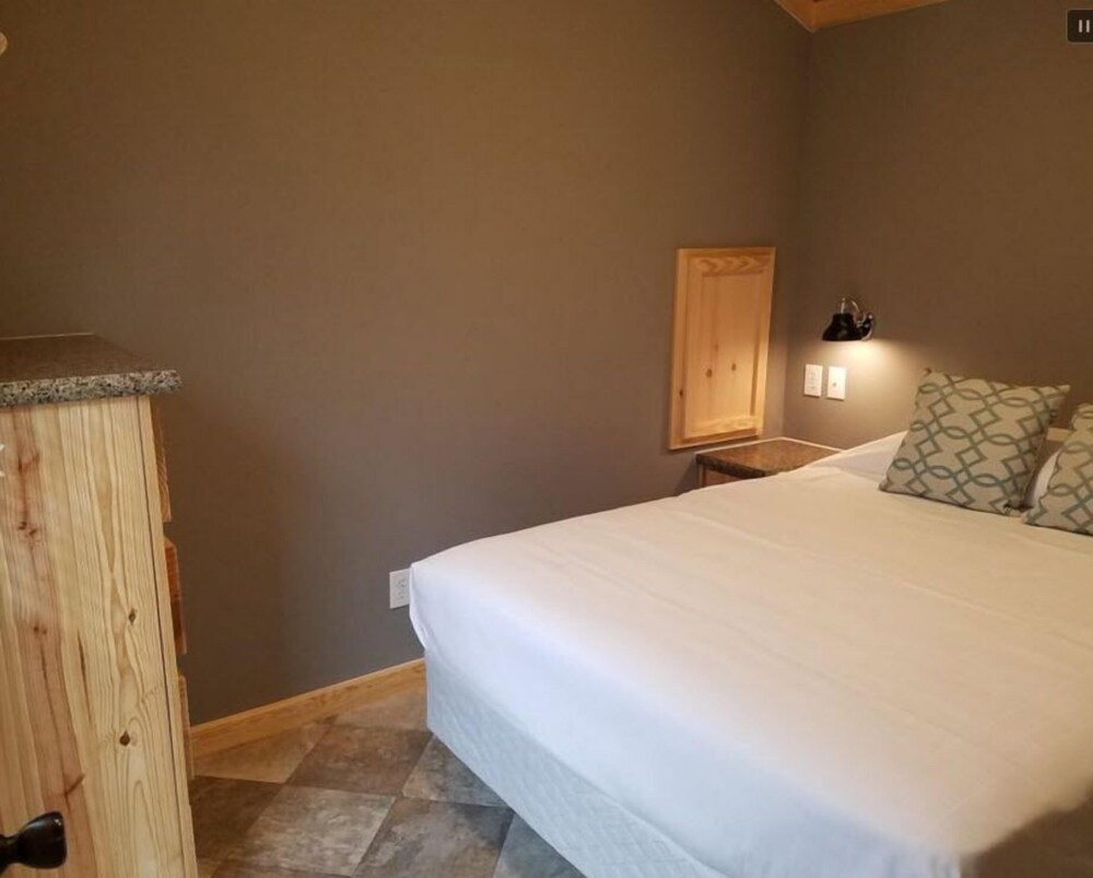 Dodge City Vacations - Dodge City KOA - Property Image 2