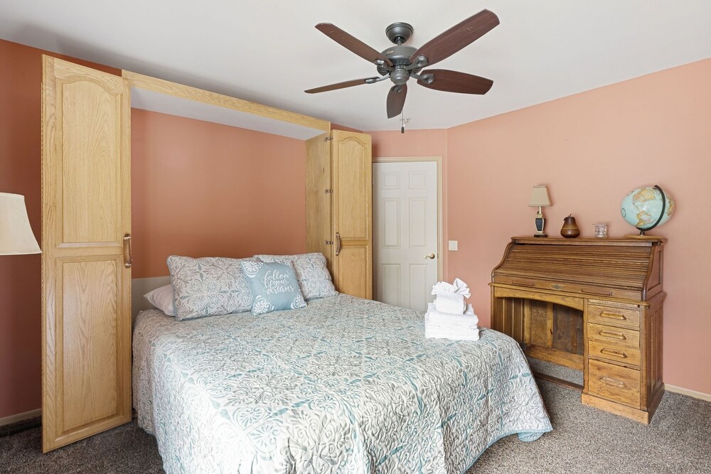 52 - Stony Creek Chalet 3 Bedroom Home by RedAwning view 4
