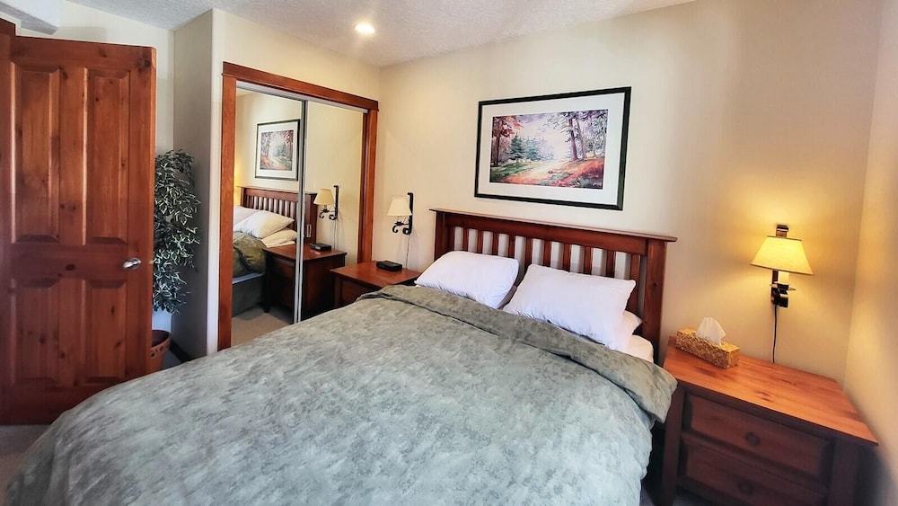 Sun Peaks Vacations - Timberline Village 46 4 Bedroom Home - Property Image 27