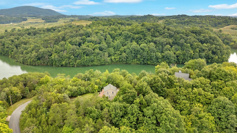 Cozy 3BR Lake Access w Sauna