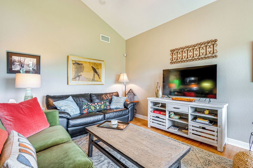 Views, Sunsets & Wildlife: Waterfront Gem in Texas